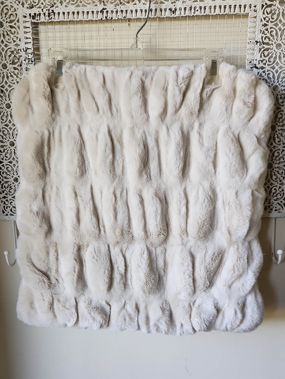 Pottery Barn Faux Fur Ivory 18x18 Square Pillow Cover Plush Ruched